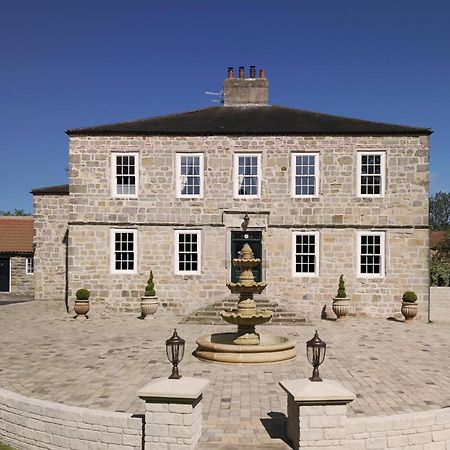 Killerby Old Hall With Hot Tub And Swimming Pool 스카버러 외부 사진